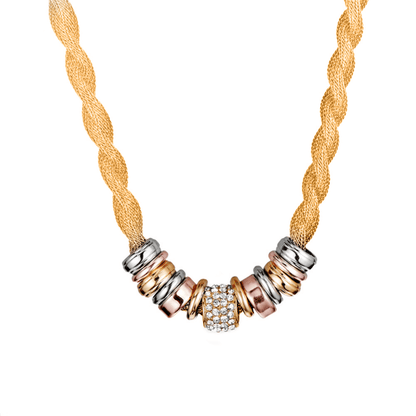 Goldene geflochtene Halskette mit mehrfarbigen Ringen und Strasssteinen, modisches Schmuckstück.