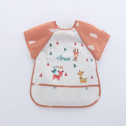 Orange-weißes Kinder-Lätzchen mit Tiermotiven, Wolkenmuster und Schriftzug "be Brave".