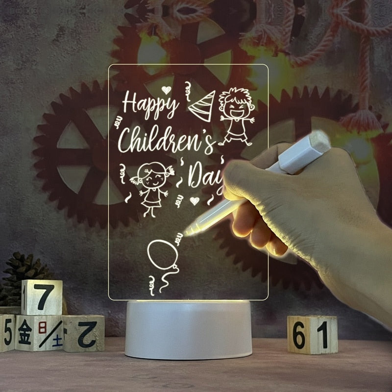LED-Lampe mit "Happy Children's Day"-Gravur, Kinderzeichnung, Deko, Geschenkidee.