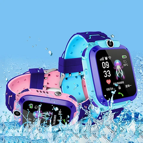 Wasserdichte Kinder-Smartwatches in Blau und Rosa, spritzwassergeschützt, mit Kamera und Apps.