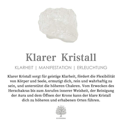Klarer Kristall auf weißem Hintergrund, fördert Klarheit, Flexibilität, spirituelle Erleuchtung.