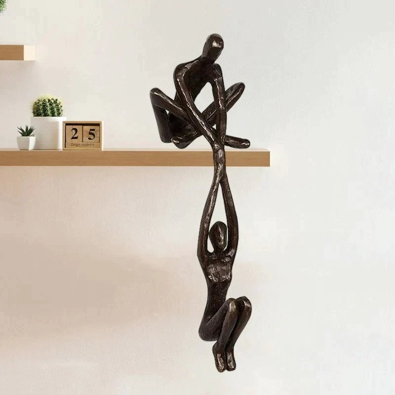 Bronzeskulptur Kletterer, moderne Kunst, Wanddekoration, Wohnzimmer, Regal, minimalistisch