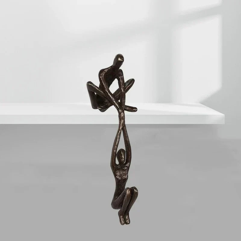 Bronzeskulptur zweier Figuren, Kletterer, moderne Kunst, Dekoration, Regal, Wohnzimmer.