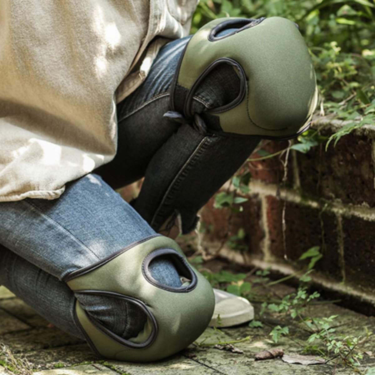 Grüne Knieschoner für Gartenarbeit, ergonomisch, bequem, strapazierfähig, Outdoor-Zubehör.