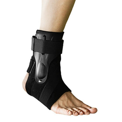 Schwarze Knöchelbandage mit Klettverschluss, Fußgelenkstütze, orthopädische Schiene.
