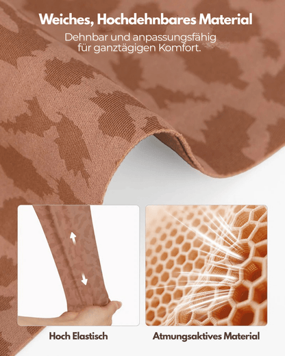Närbild på det mjuka, mycket elastiska och andningsaktiva tyget i brunt mönster, med en hand som sträcker materialet och en bikakestruktur. 2