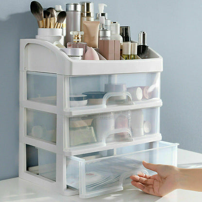 Weißer Kosmetik-Organizer mit Schubladen, Make-up-Pinsel und Pflegeprodukte, Kunststoff, modern.