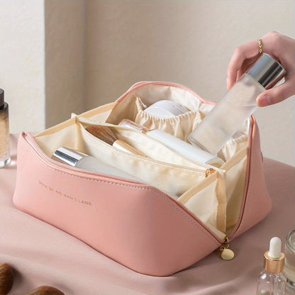 Rosa Kosmetiktasche mit Pflegeprodukten, Reißverschluss, ideal für Reisen und Organisation.