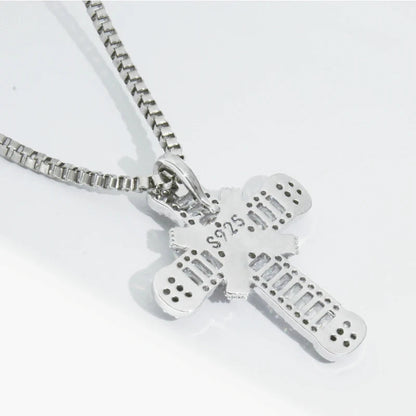 Silberne Kreuzkette S925, elegantes Schmuckstück, modisches Accessoire, Geschenkidee.