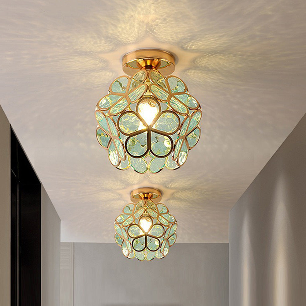 Deckenleuchte aus Glas, goldene Fassung, modernes Design, Wohnzimmerbeleuchtung, elegant.