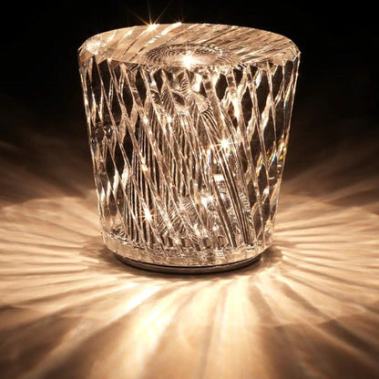 Kristallglaslampe mit LED-Beleuchtung, dekoratives Design, warmes Licht, modern, elegant.
