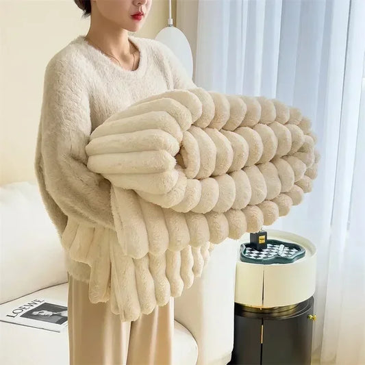 Flauschige Kunstfell-Decke, beige, warm, für Herbst/Winter, ideal für Sofa oder Bett.