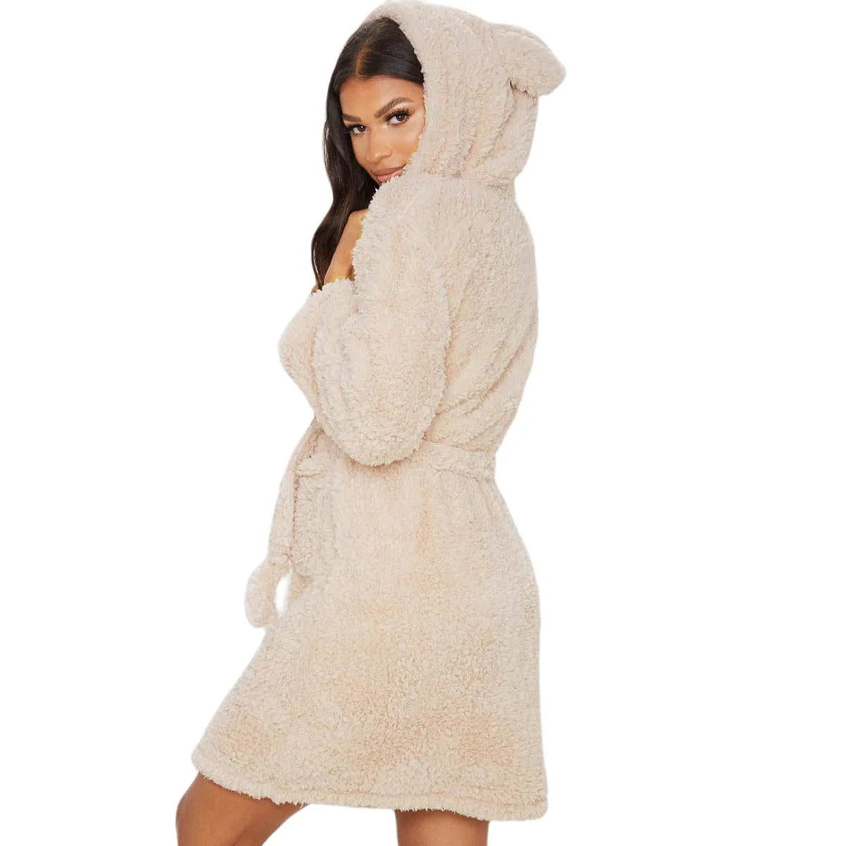 Flauschiger Damen-Bademantel mit Kapuze, beige, weiches Material, gemütlich, modisch.