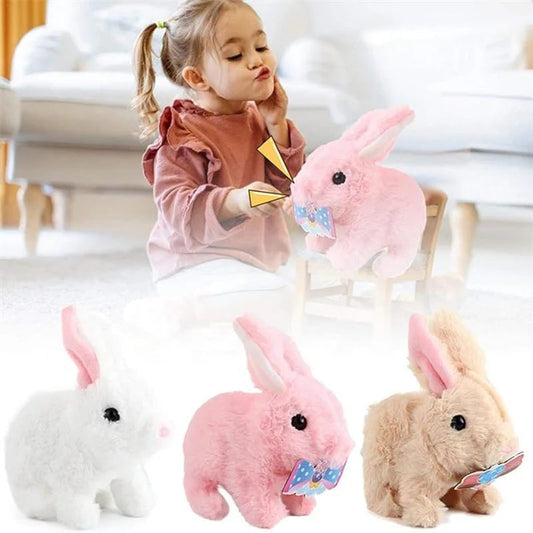 Mädchen spielt mit Plüschhasen, rosa, weiß, beige, Spielzeug, Kinderzimmer, Geschenkideen.