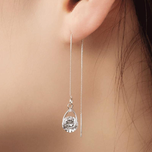 Lange Tropfen Strass Ohrringe, Silber, eleganter Schmuck, Damenmode, stilvoller Ohrschmuck.