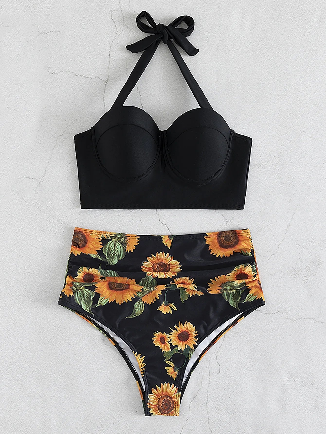Schwarzer Bikini mit Sonnenblumenmuster, High-Waist, Damen-Bademode, Sommertrends.