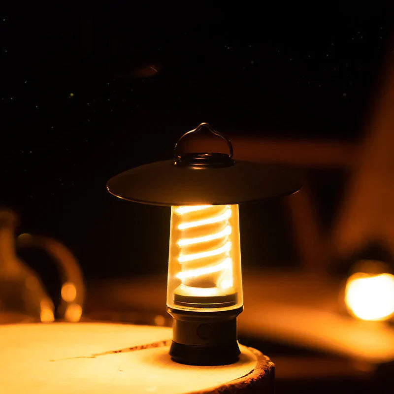 Retro LED-Laterne mit Spirallicht, warmweiß, für Camping und Outdoor-Nutzung.
