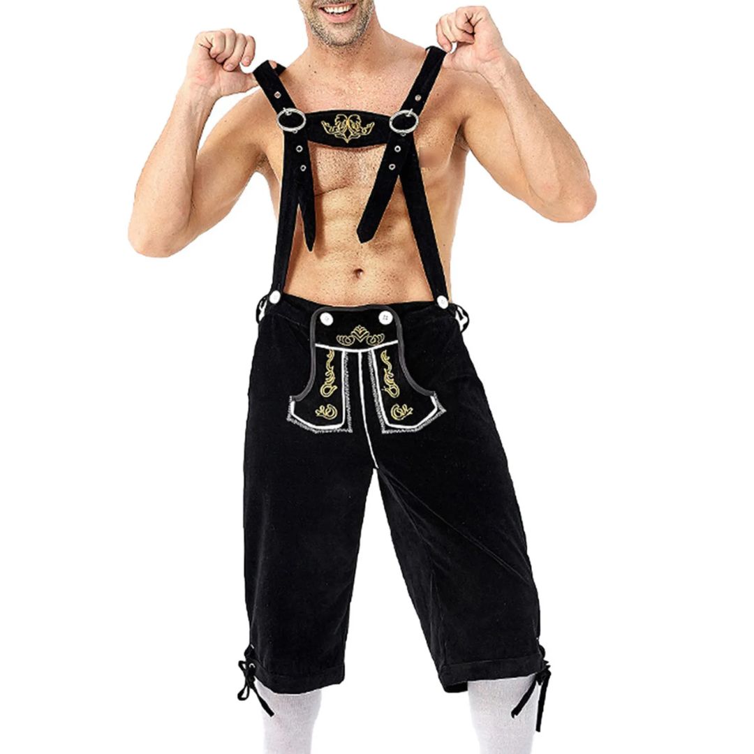 Mann in schwarzer Lederhose mit Hosenträgern, traditionelles bayerisches Outfit.