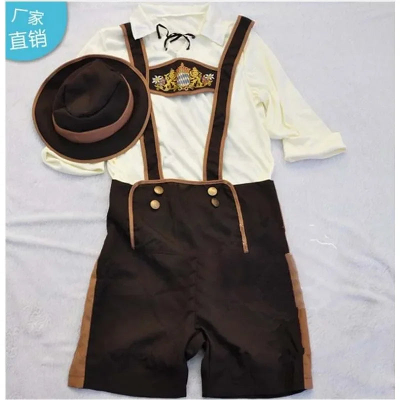 Traditionelle bayerische Tracht, braune Lederhose mit Trägern, weißes Hemd, Hut, Oktoberfest.