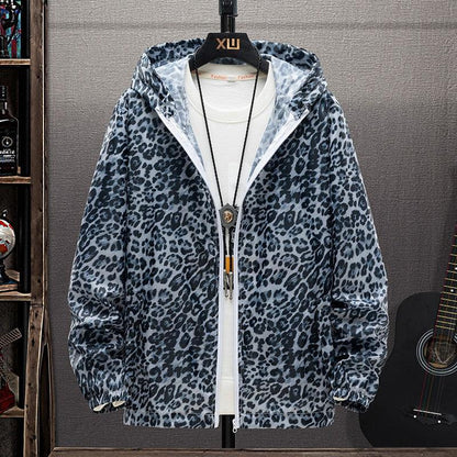 Leopardenmuster Windjacke mit Kapuze, blau-grau, Herrenmode, Freizeitjacke, Reißverschluss.