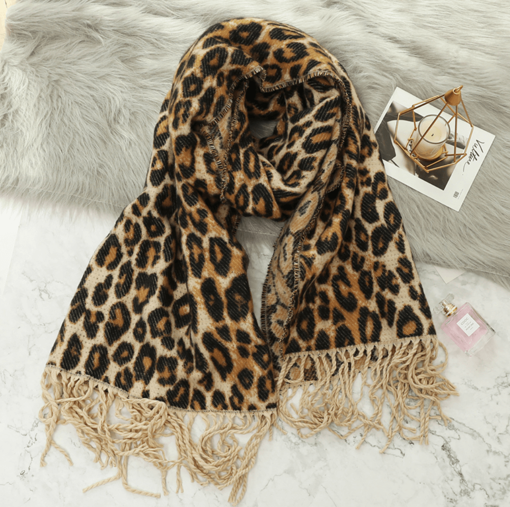 Leopardenmuster Schal, braun-schwarz, Fransen, weiches Material, modisches Accessoire.
