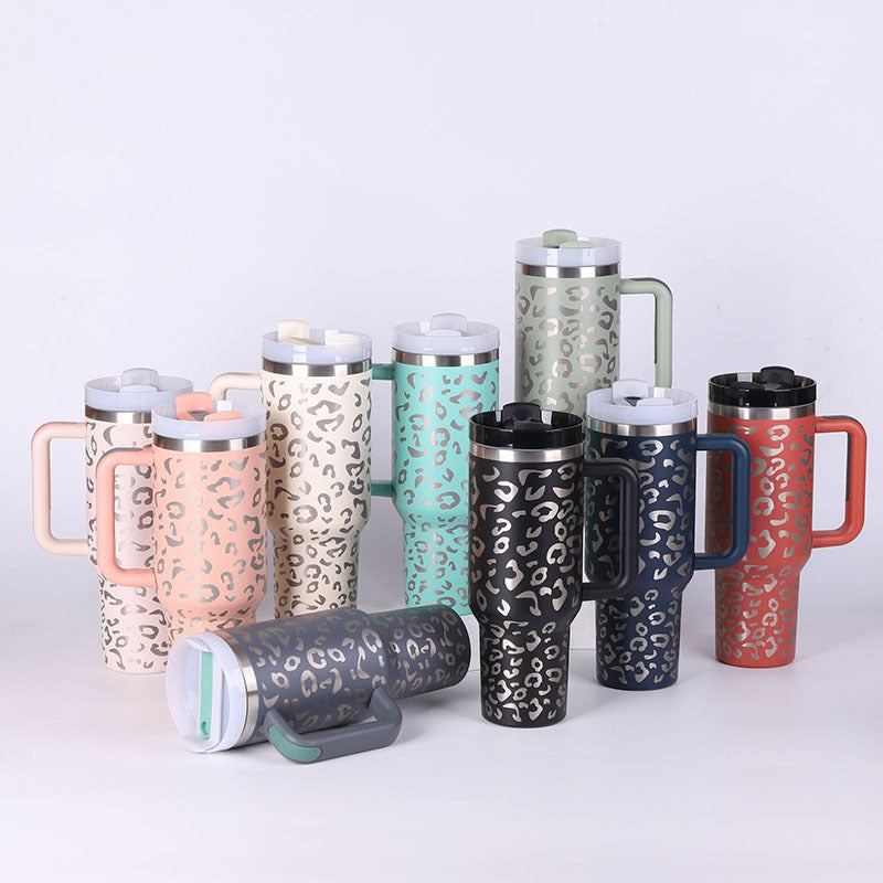 Leopard Thermobecher Set, Edelstahl, bunt, isoliert, mit Griff, für Kaffee oder Tee.