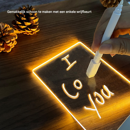 Leuchtendes LED-Schreibbrett mit Stift, Holzoptik, ideal für Notizen und Dekoration.