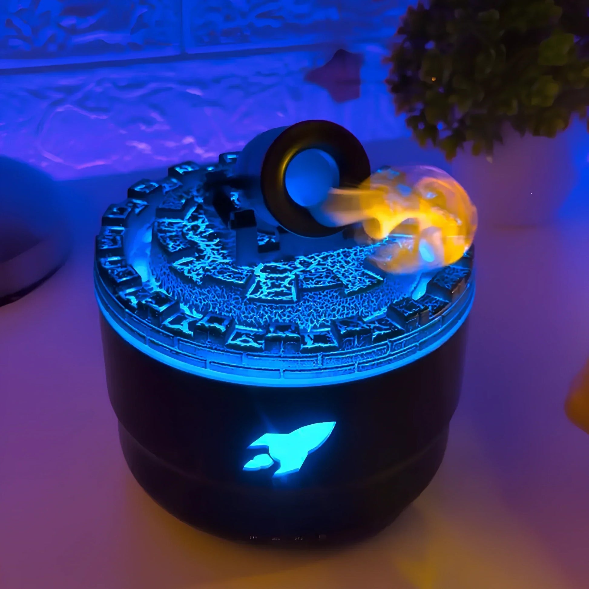 Leuchtender Aromadiffusor mit Raketenmotiv, LED-Licht, Schwarz, für Raumduft und Entspannung.