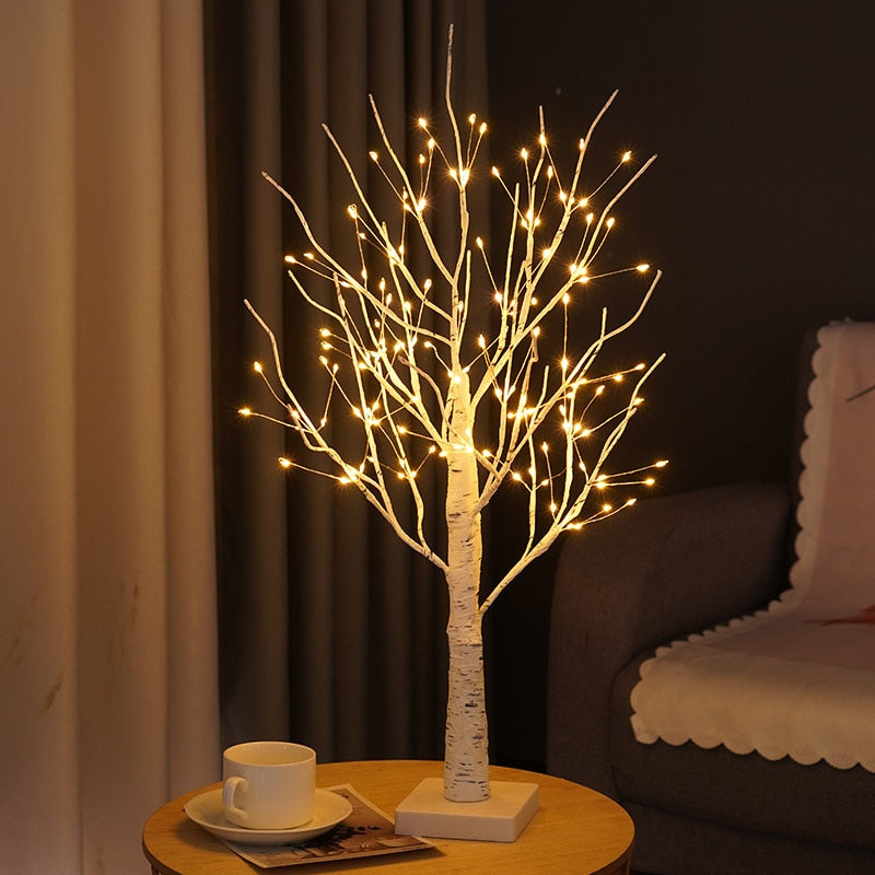 LED-Baumlampe, weiß, dekorativ, warmweißes Licht, Wohnzimmer, moderne Inneneinrichtung.