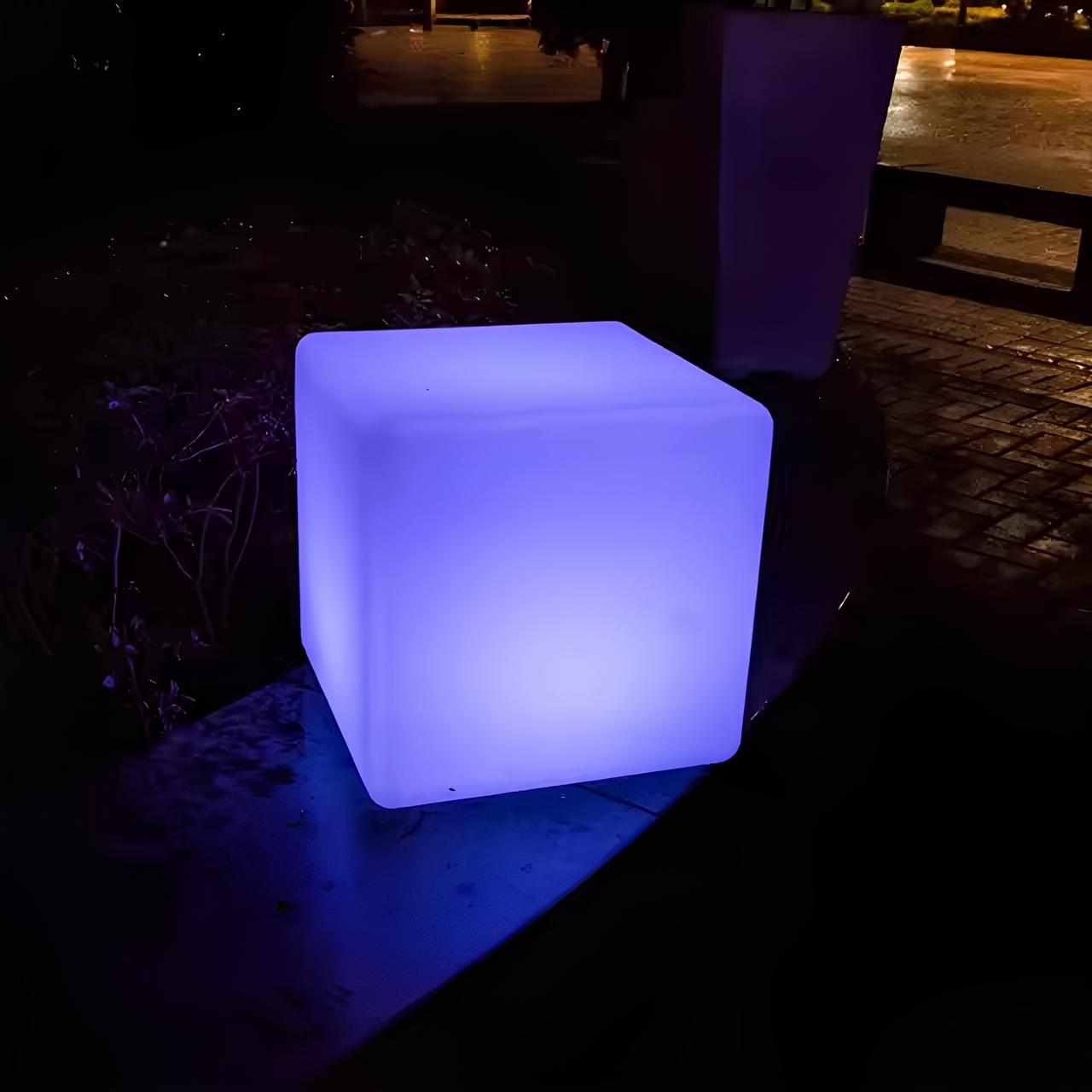 Leuchtender LED-Würfel Hocker, blau, für Gartenmöbel, wetterfest, moderne Außenbeleuchtung