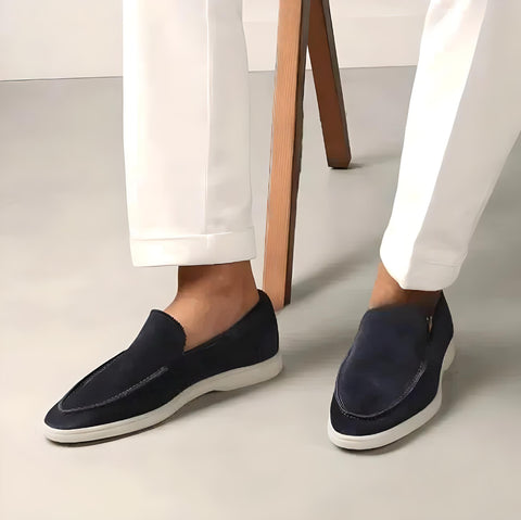 Dunkelblaue Wildleder-Slipper für Herren, elegante Freizeitschuhe, weiße Sohle.