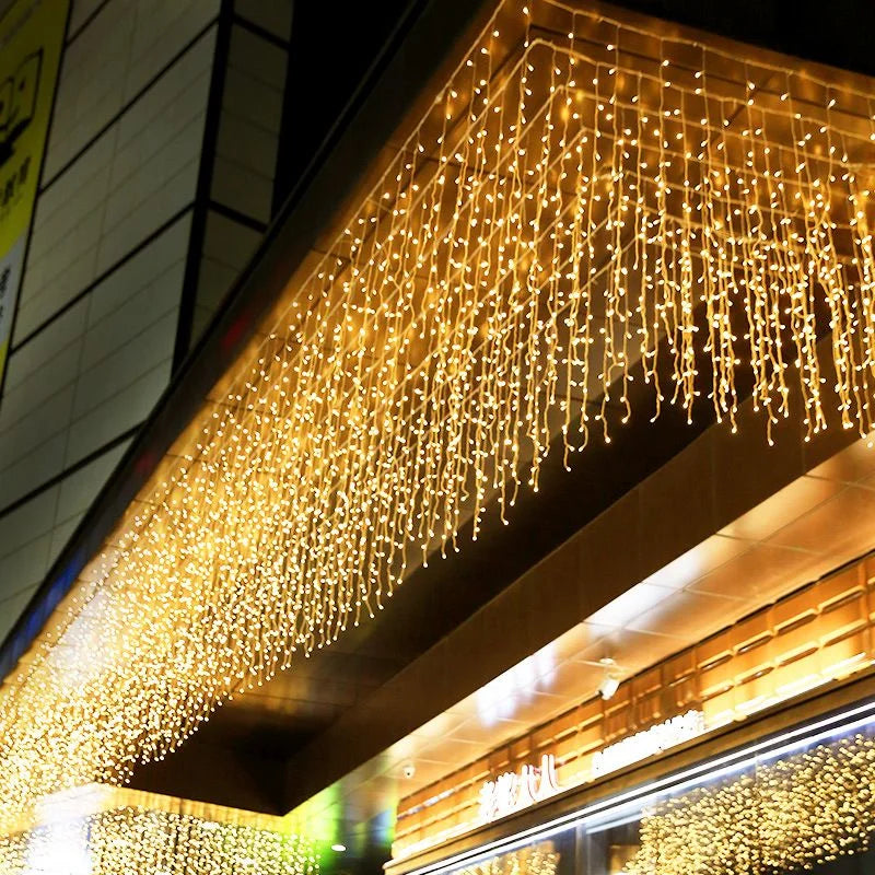 LED-Lichterkette Vorhang warmweiß, Außenbereich, festliche Dekoration, energiesparend