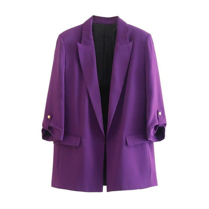 Lila Damenblazer, 3/4-Ärmel, Knopfdetails, elegantes Design, modische Damenbekleidung.
