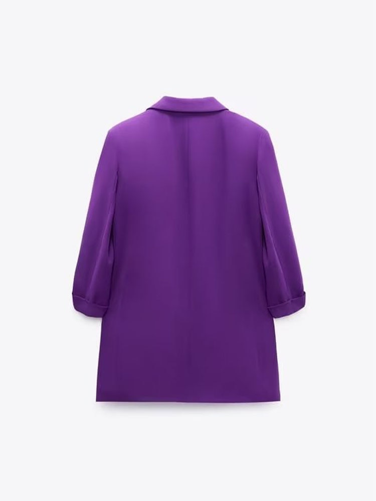 Lila Damenblazer, 3/4-Ärmel, elegantes Design, modische Damenbekleidung.