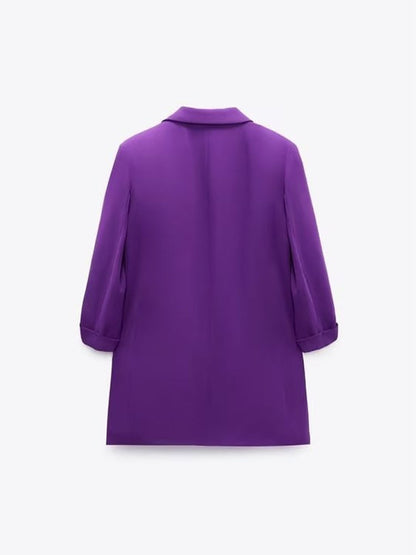 Lila Damenblazer, 3/4-Ärmel, elegantes Design, modische Damenbekleidung.