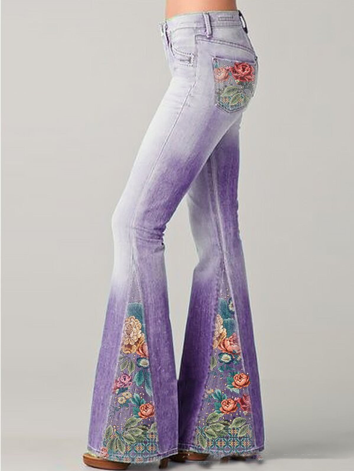 Lila Schlaghose Damen mit Blumenmuster, Vintage-Design, modische Jeans, 70er Jahre Stil.