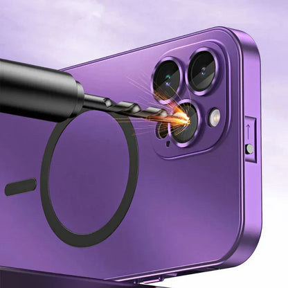 Lila Smartphone mit Bohrer, Nahaufnahme, Kamera, Technik, Reparatur, Metall, Funken.