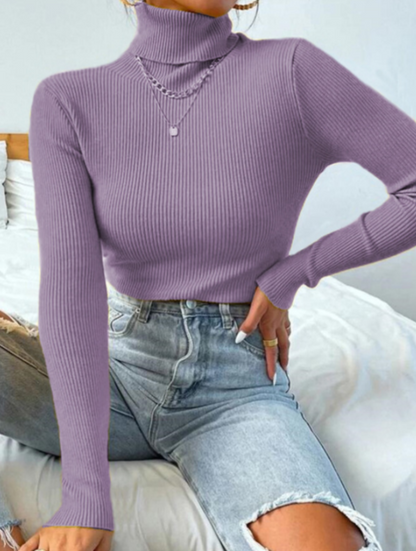 Lila Rollkragenpullover Damen, gerippt, langärmelig, modisch, Herbstmode, Freizeitkleidung.