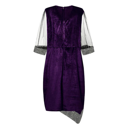 Lila Samtkleid mit transparenten Ärmeln und Glitzerdetails, elegantes Abendkleid Damenmode.