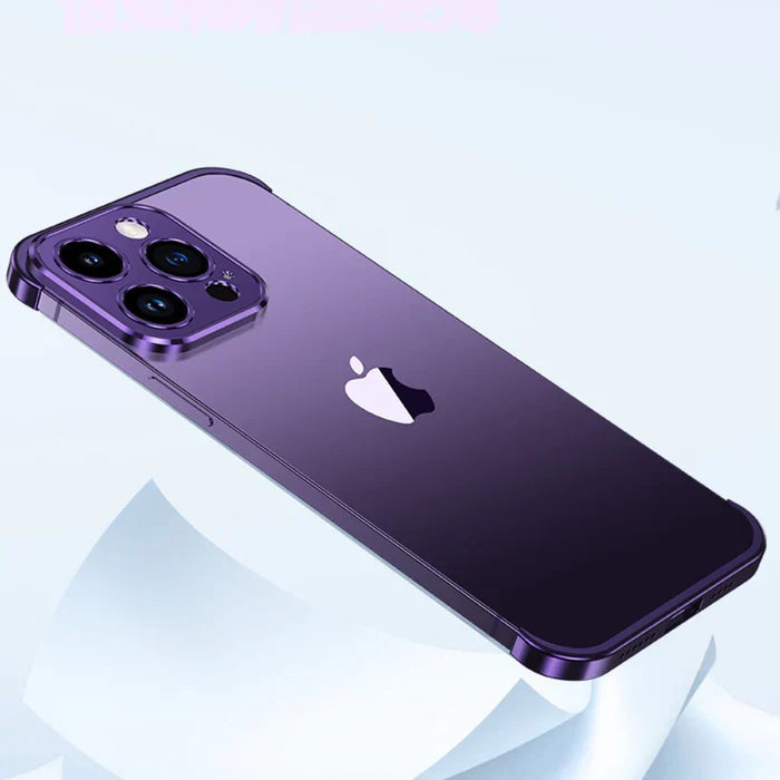 Lila iPhone 14 Pro mit drei Kameras, glänzendem Gehäuse, Apple-Logo, auf weißem Hintergrund.