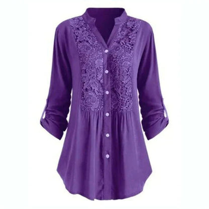 Lila Damenbluse mit Spitzenmuster, Knopfleiste, 3/4-Ärmel, elegant, modisch, Freizeitkleidung.