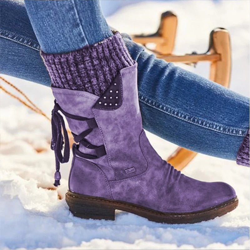 Lila Damenstiefel aus Wildleder mit Schnürung, ideal für Wintermode und Outdoor-Aktivitäten.