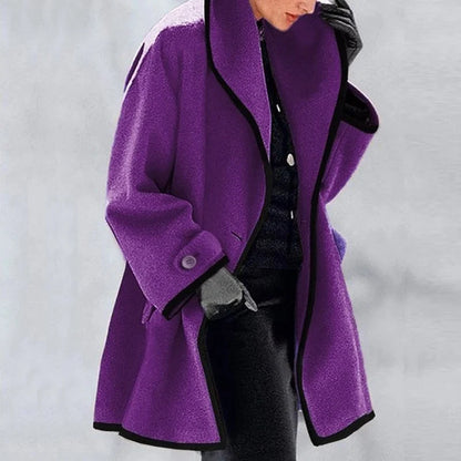 Lila Damenmantel, Wollstoff, schwarzer Rand, modisch, Winterbekleidung, elegant, warm.