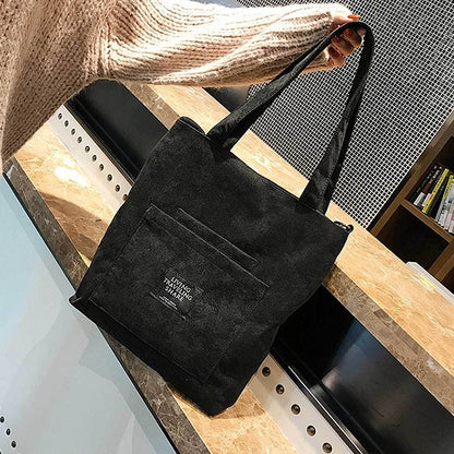 Schwarze Stofftasche mit Aufdruck, Damenhandtasche, modisch, robust, Alltag, Freizeit.