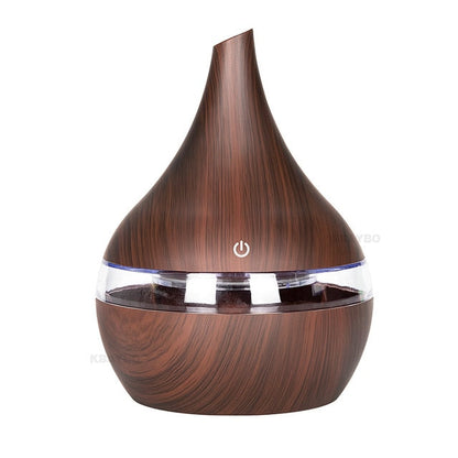 Dunkelbrauner Luftbefeuchter aus Holzoptik mit LED-Licht und Tropfenform.
