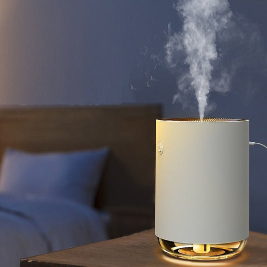 Moderner Luftbefeuchter, weiß, rund, mit LED-Licht, Dampf, Schlafzimmer, Nachtbetrieb.
