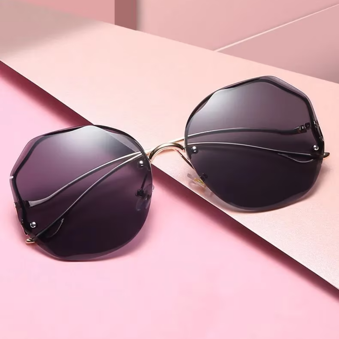 Luxus-Sonnenbrille mit Farbverlauf, runde Gläser, goldene Bügel, modisches Accessoire.