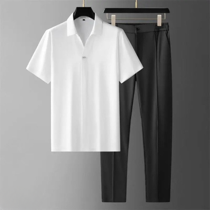 Weißes Herren-Poloshirt und schwarze Hose, elegantes Set, Baumwolle, Business-Look.
