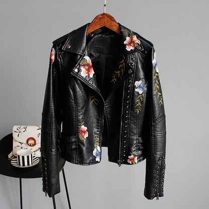 Höstlig broderad damkonstläderjacka i bikerstil – Eleonora