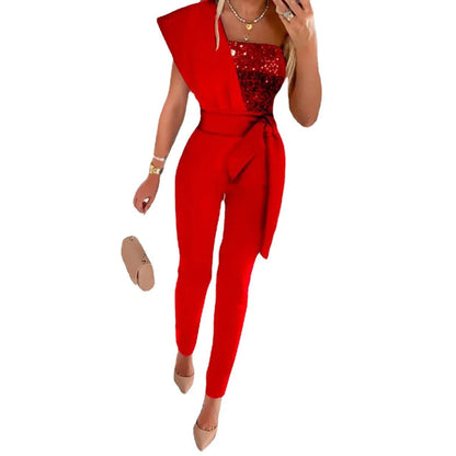 Roter Damen-Jumpsuit mit Pailletten, asymmetrisch, elegantes Design, Abendmode.